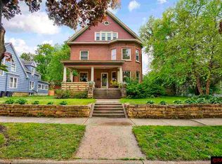 211 E Pleasant St, Mankato, MN 56001