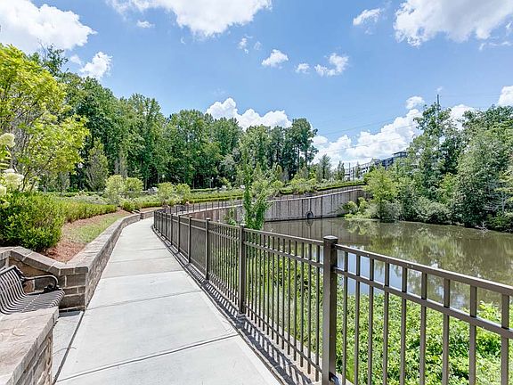 Aria North Amenities.