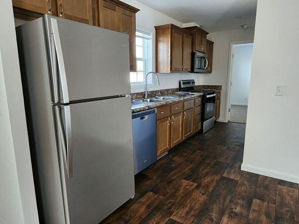 1st image of 12 Iris Ln
