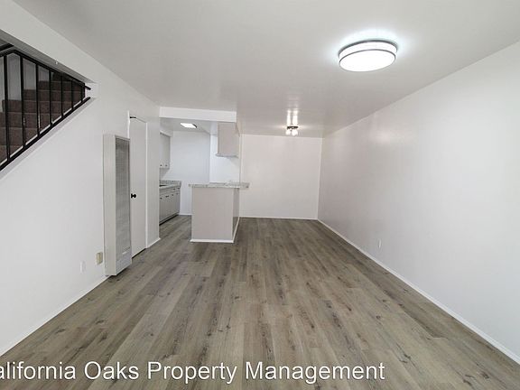 3rd image of 749 Sidonia Ave
