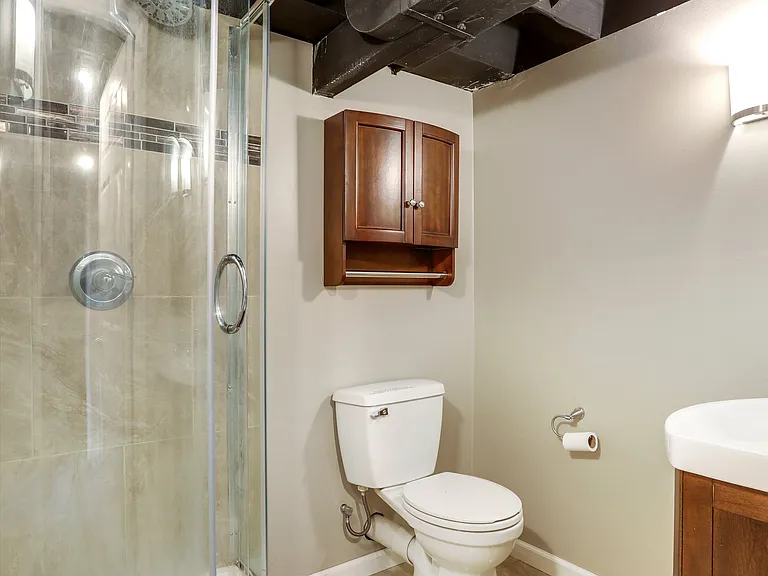 120 N Rembrandt Ave — Photo 16