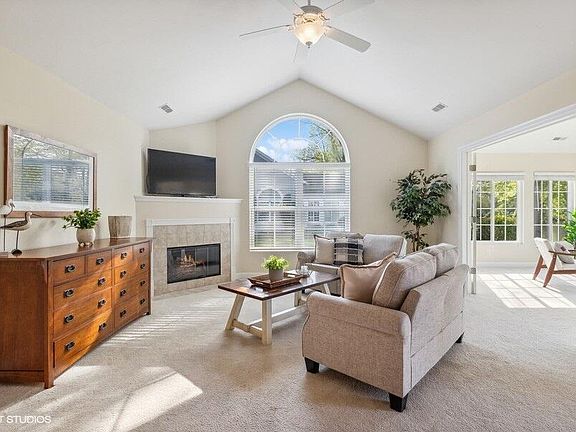 5th image of 3088 Riverview Ln