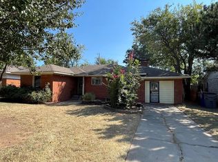 1404 Oxford Way, The Village, OK 73120