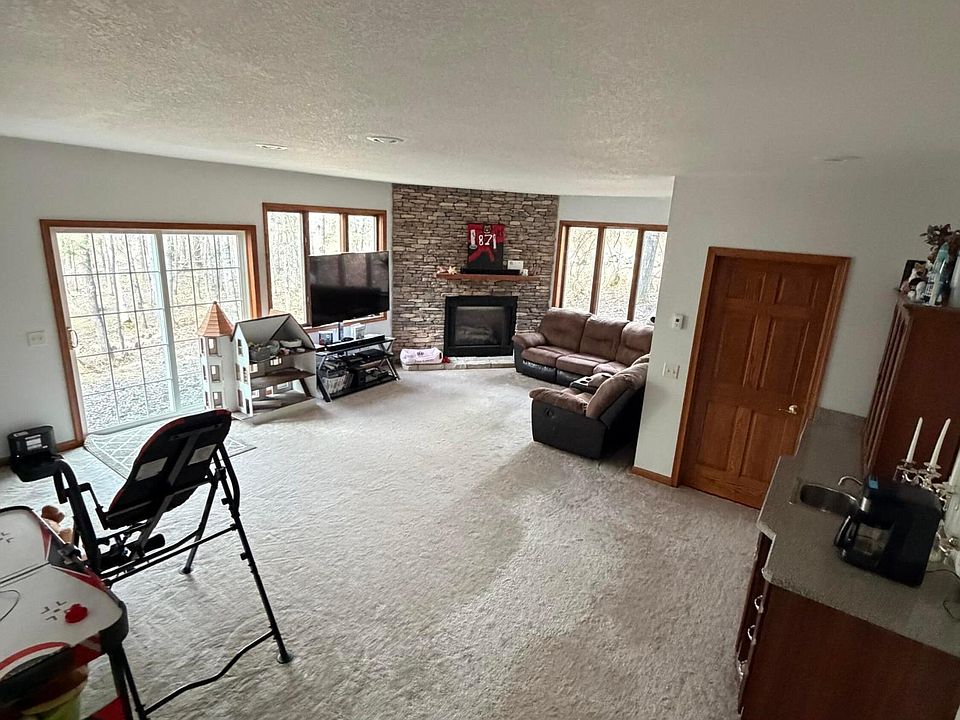 2nd image of 5595 Pine St