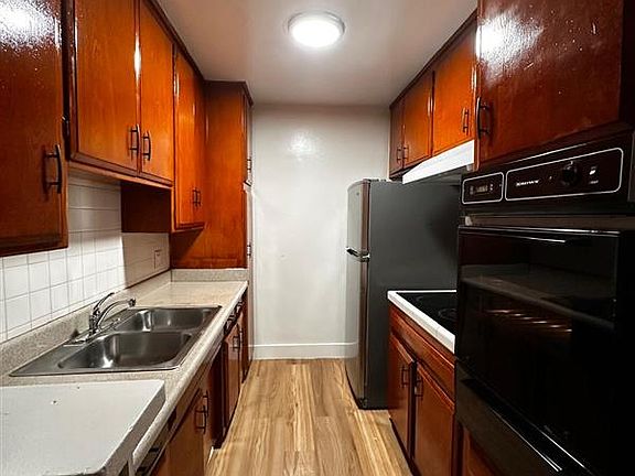 2nd image of 4060 Stevely Ave APT 5