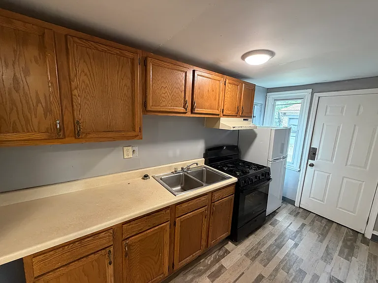 306 Wyoming Ave #B — Photo 3