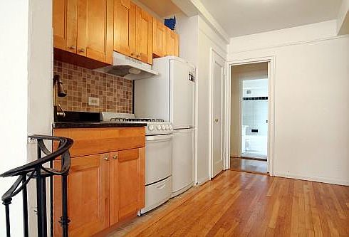 4th image of 160 7th Ave #1504