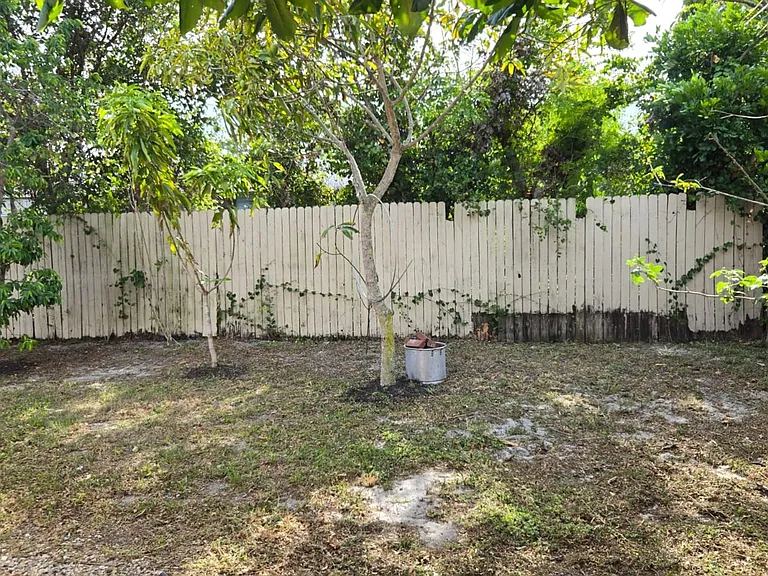 6511 Seminole Dr — Photo 16