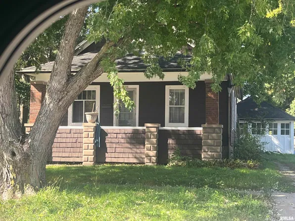 370 N Cone St, Farmington, IL 61531