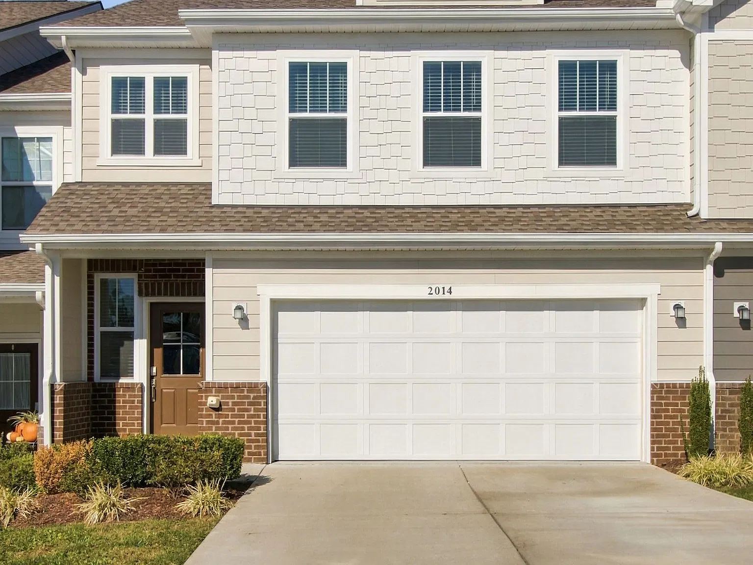 4 bed, 2225 sqft, $3,300 — Photo 2