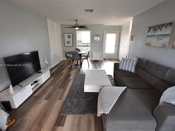 2nd image of 2971 Crosley Dr W APT J