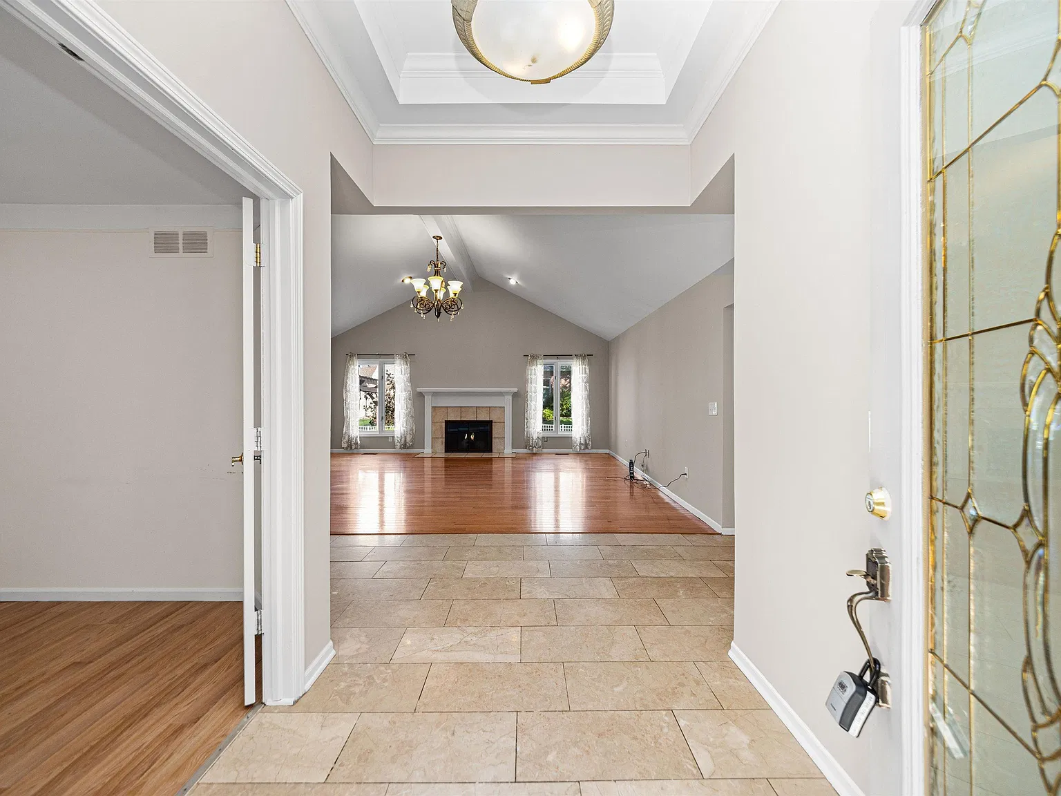 3 bed, 2.5 bath, 2043 sqft, $2,950 — Photo 3