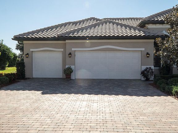 3rd image of 10169 Avalon Lake Cir