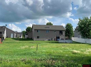 2574 Stony Creek Dr, Owatonna, MN 55060