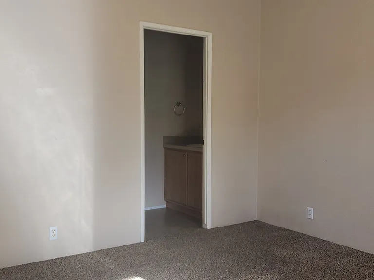 12262 Kaufman Rd NE — Photo 9