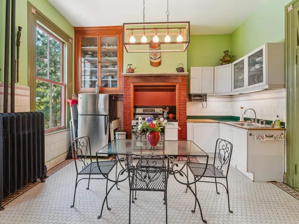 74 Sherman Place image 10 of 50