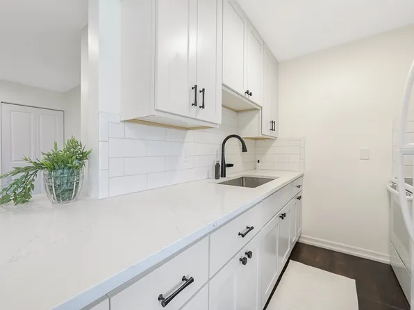 232 Lawton Avenue image 3 of 13