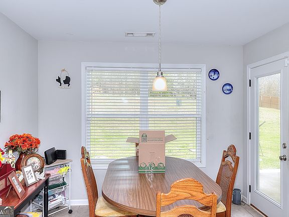 4th image of 39 Gray Field Ct