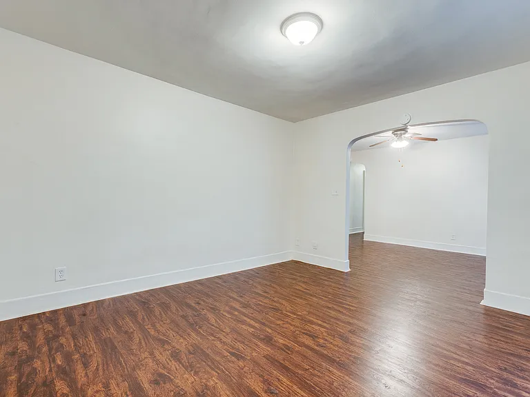 2915 Belrose Ave #203 — Photo 3