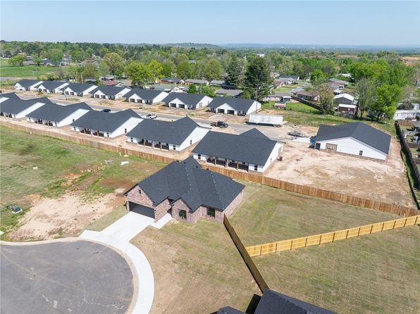 1900 Yellowstone Dr, Fort Smith, AR 72903
