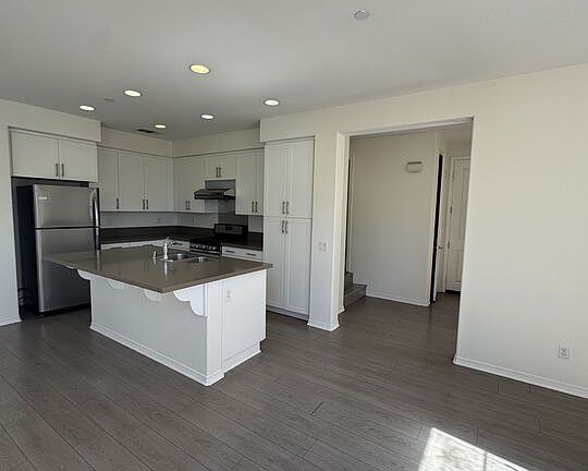 4th image of 52 Linden Ln