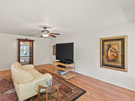 5th image of 6918 NE 69th St