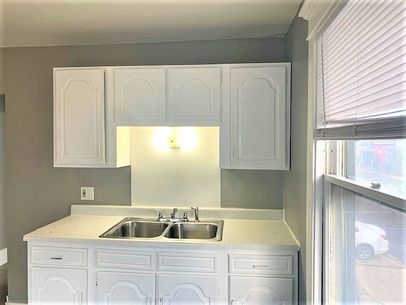 5th image of 306 Schenck St #3