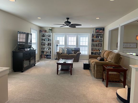 3rd image of 9420 Capeview Ave