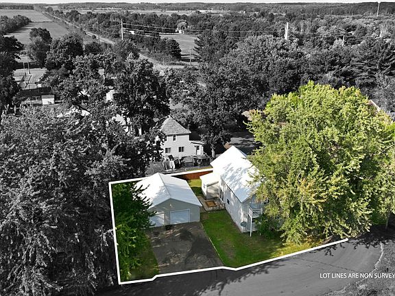 3rd image of 905 Lewis Ave
