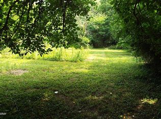 4115 Lake Dreamland Dr, Louisville, KY 40216