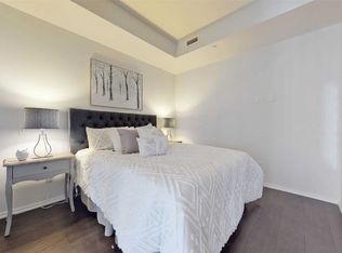 783 Bathurst St #425, Toronto, ON M5S 0A8