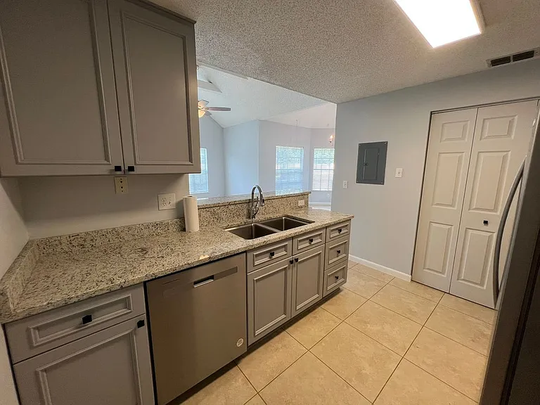 12135 Armenia Gables Cir — Photo 6