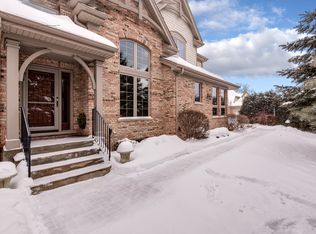 1011 Mackenzie Pl, Wheaton, IL 60187