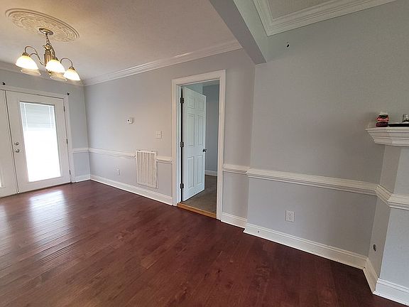 Living to D/S Mstr Bedroom