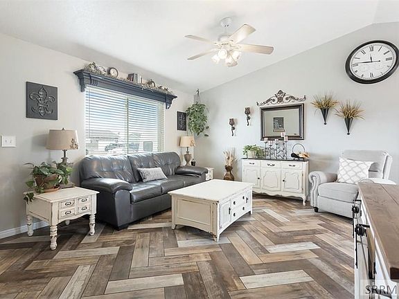 3rd image of 4219 E Edgewood Cir