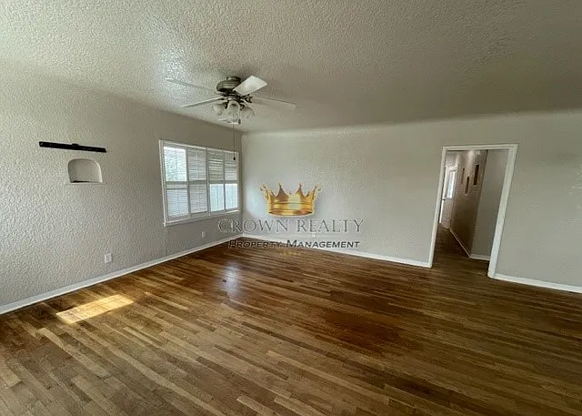 950 Windsor Dr — Photo 3
