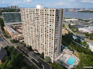 250 Gorge Rd APT 23A, Cliffside Park, NJ 07010
