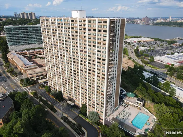 250 Gorge Rd APT 14J, Cliffside Park, NJ 07010