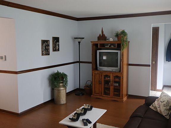 4th image of 10528 S 81st Ct