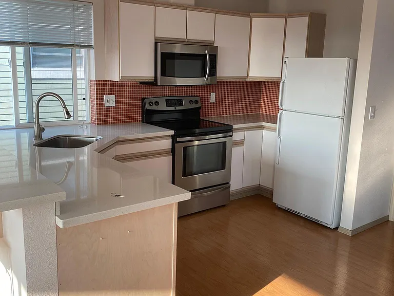 154 18th Ave #1/2 — Photo 8