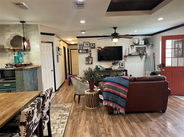 506 E Barton St, Granbury, TX 76048