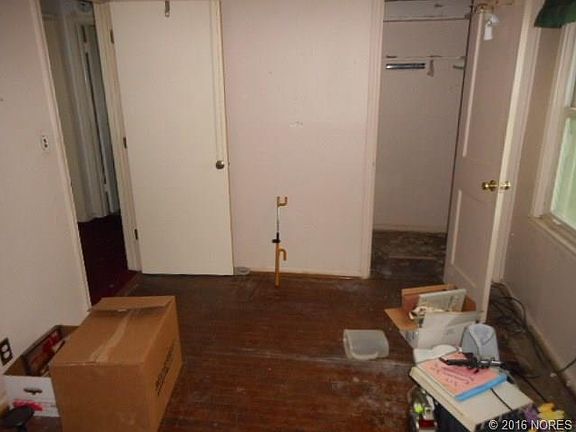 5th image of 224 S 72nd Ave E
