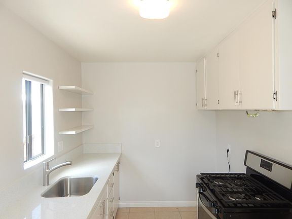3rd image of 5046 Saratoga Ave