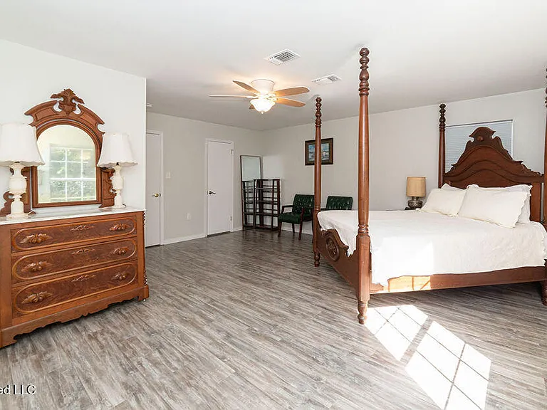 114 Menge Ave — Photo 31