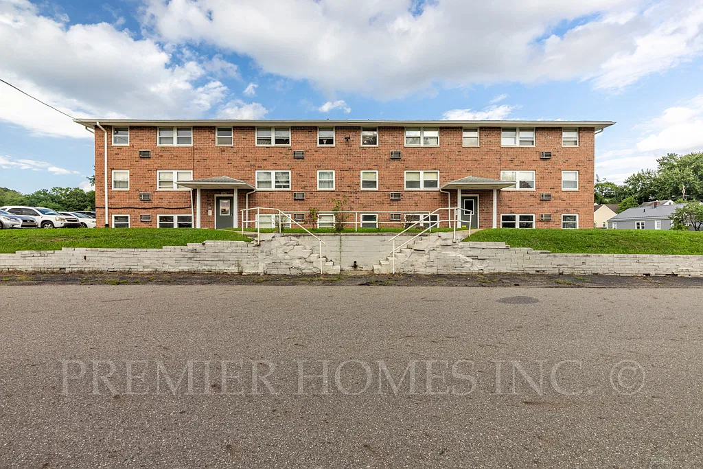 2 bed, $995 — Photo 1