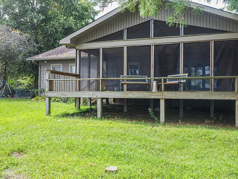671 Riverview Dr — Photo 20