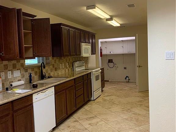 5th image of 514 Holly Ln