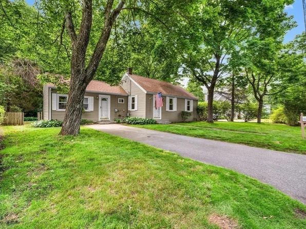 21 Elizabeth St, Stoughton, MA 02072