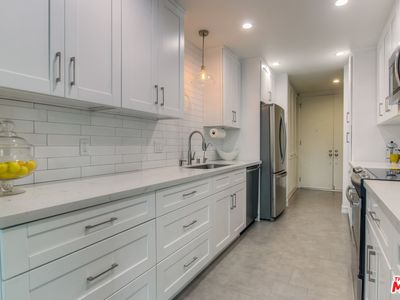 11918 Kiowa Ave APT 201, Los Angeles, CA, 90049