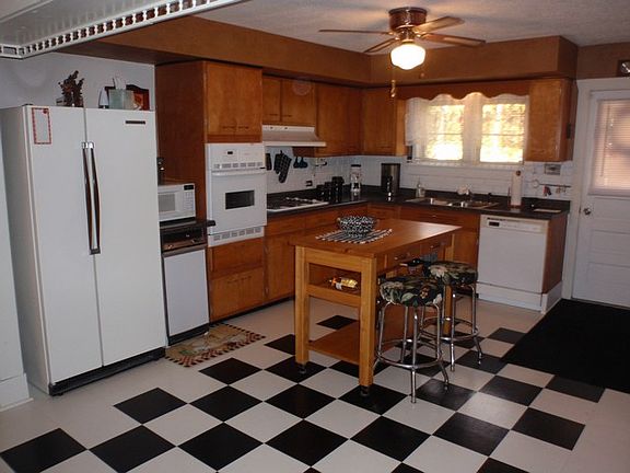 3rd image of 7723 N Mulberry Ln